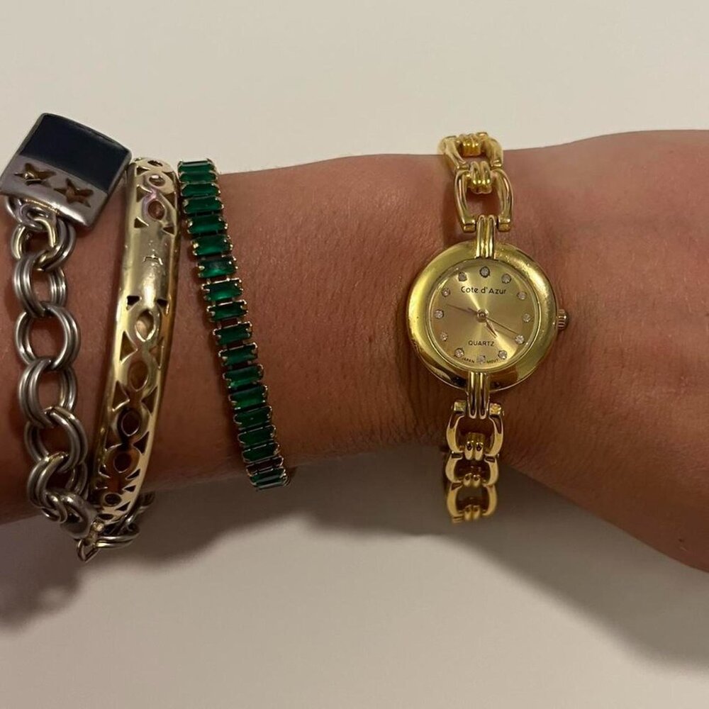 gold vintage watch circle